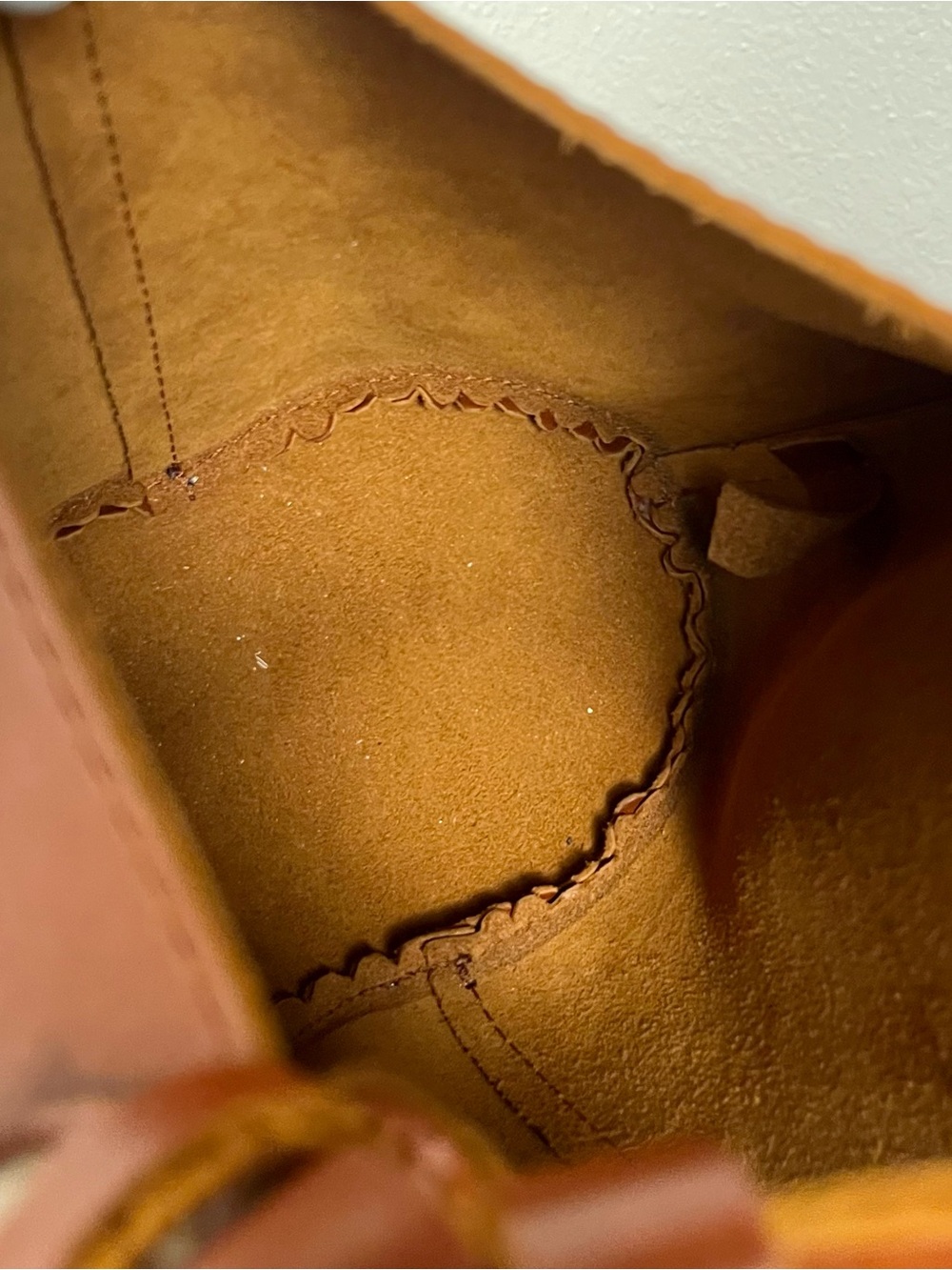 Portland Leather Goods Kangaroo Small Shoulder Bag in Chestnut Brown w/Tassel - Picture 6 of 7